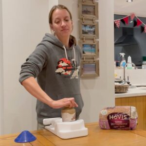 Jo shows how the belliclamp can be used to open a far one-handed